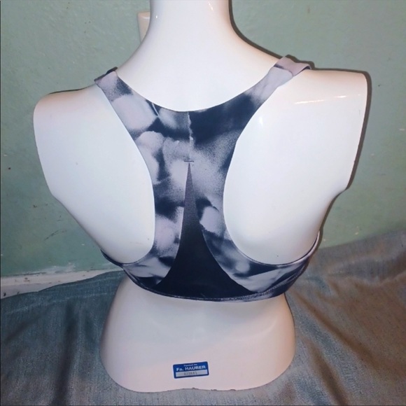 Lululemon - Picture 2 of 6